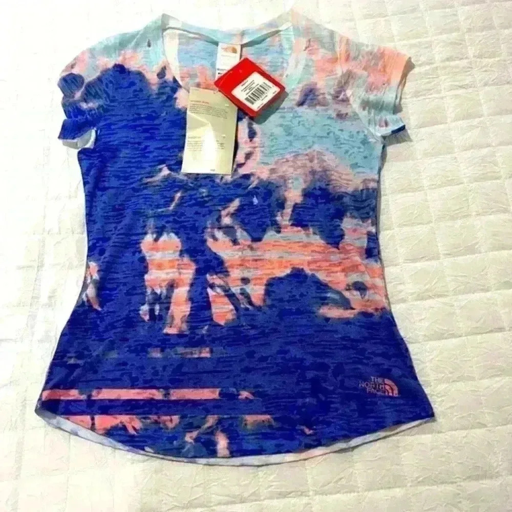 NWT North Face‎ T-Shirt - Size Small